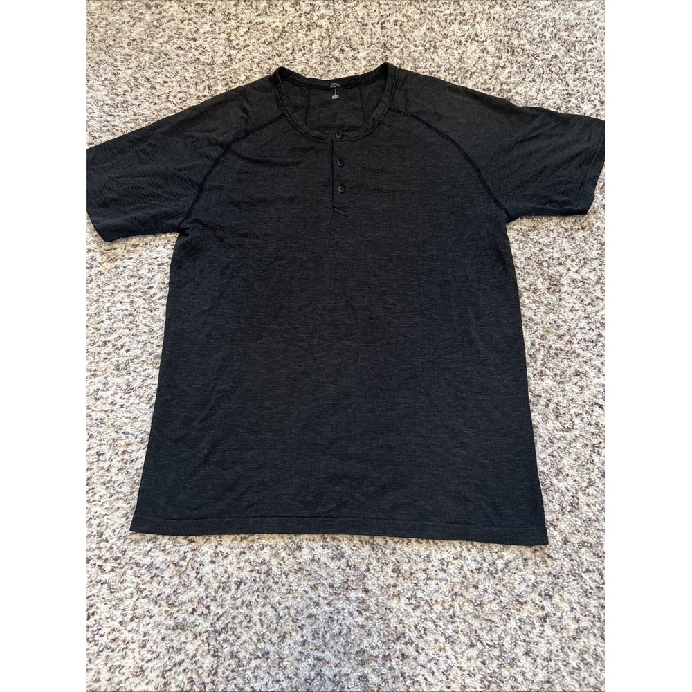 Lululemon Men Shirt Medium Button Gray Short Sleeve Great Condition